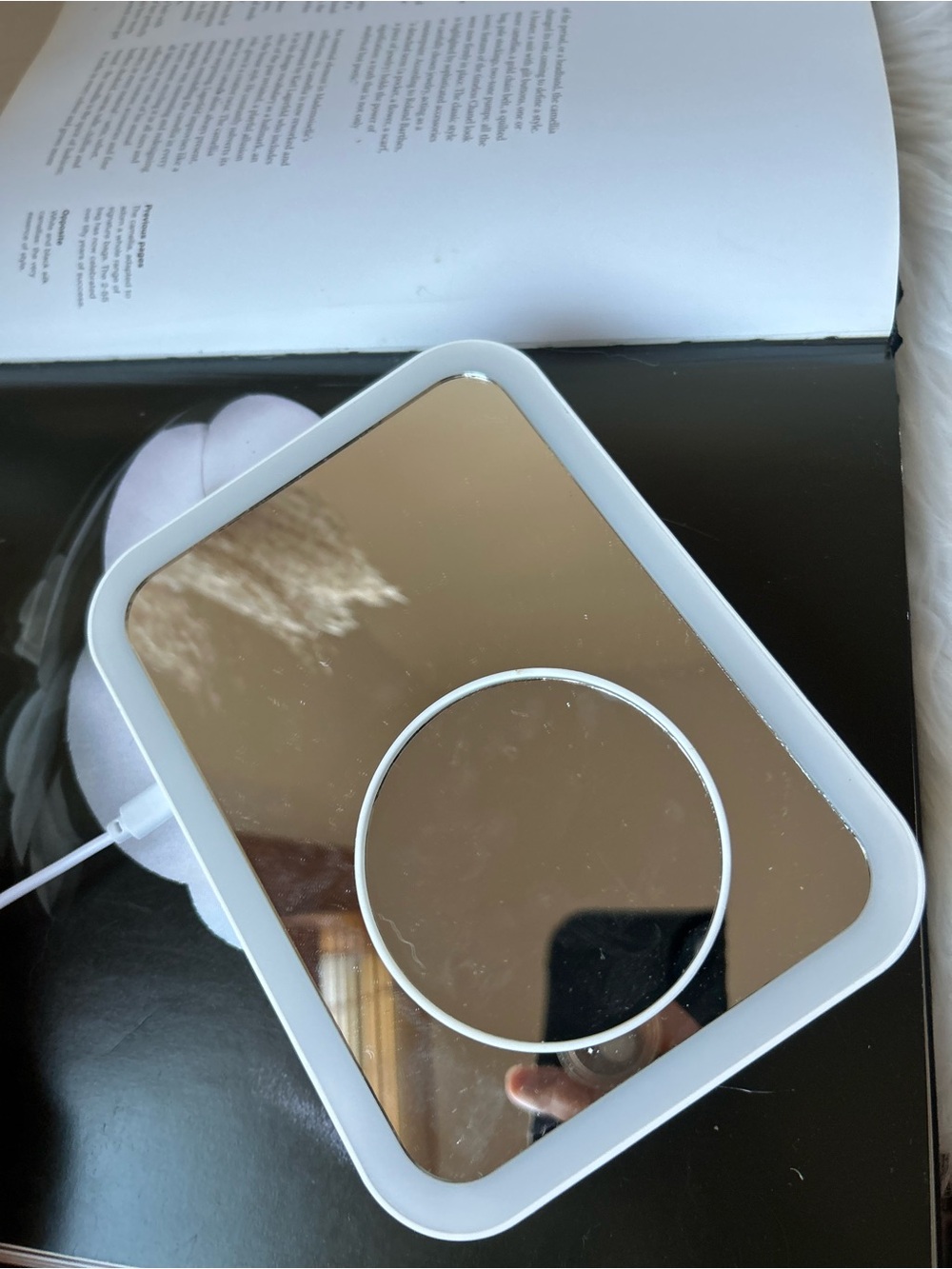 LED Lighted Makeup Mirror with Wireless Charging - White new